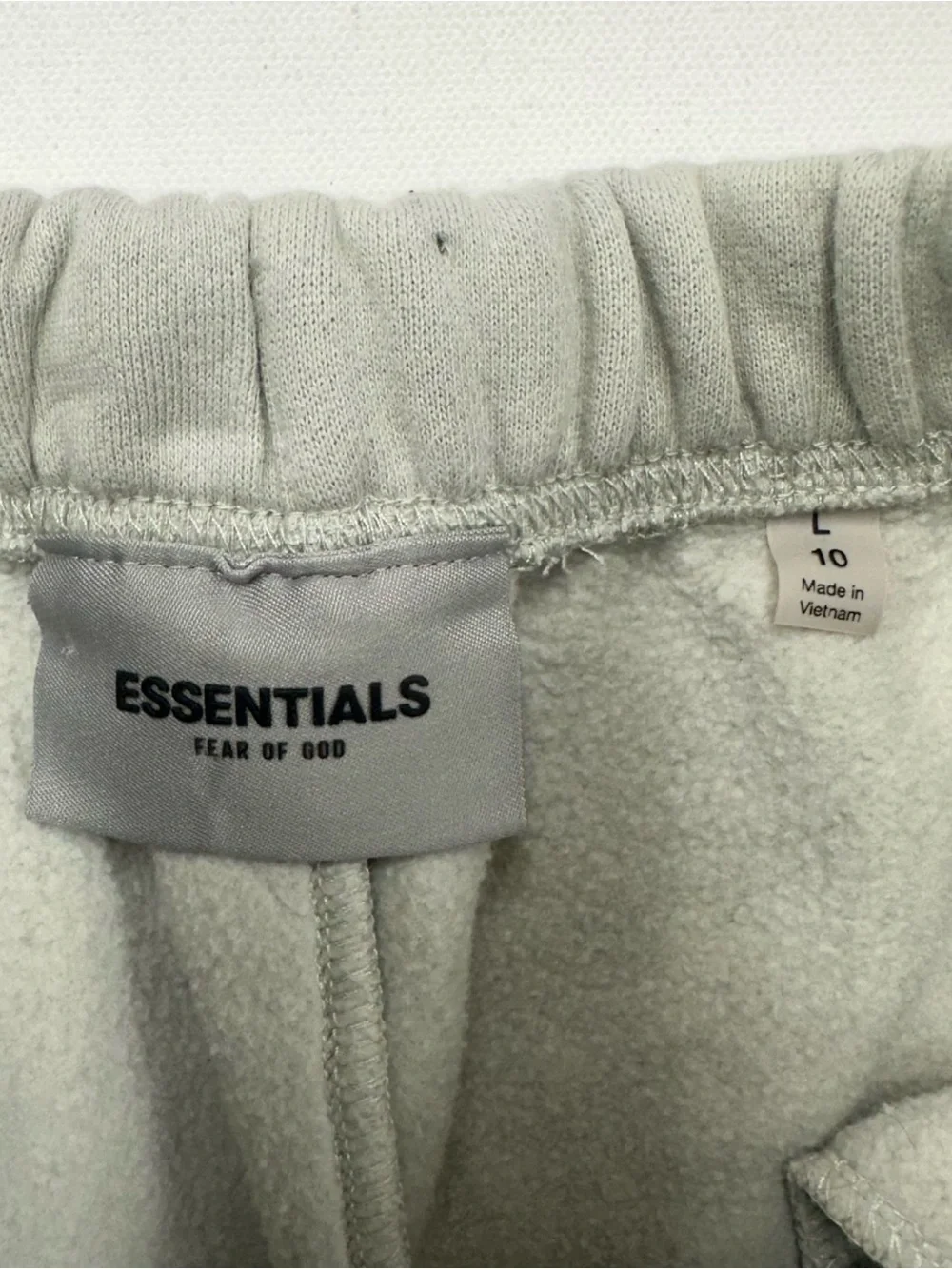 Fear of God ESSENTIALS Fleece Shorts Women’s Large Beige Sweat Shorts Logo